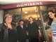 Le titolari Giuseppina e Giovanna Ognibene davanti al loro negozio durante la festa dei 50 anni