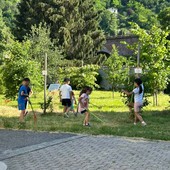 Gli alunni di Ceva a lezione nell'orto botanico con i volontari del Museo del Fungo Gli alunni di Ceva a lezione nell'orto botanico con i volontari del Museo del Fungo