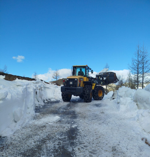 Strada provinciale 255 del Colle della Lombarda, iniziate le operazioni di sgombero Strada provinciale 255 del Colle della Lombarda, iniziate le operazioni di sgombero
