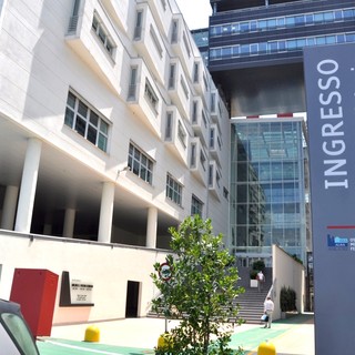 L'ingresso dell'ospedale "Michele e Pietro Ferrero" di Verduno