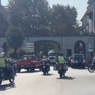 Moto Incontro dei Vigili del Fuoco di Cuneo, i centauri fanno tappa in piazza Galimberti [VIDEO]