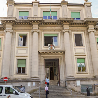 Riapre l'ingresso principale dell'ospedale Carle: cassa e accettazione ricollocati al posto del bar Riapre l'ingresso principale dell'ospedale Carle: cassa e accettazione ricollocati al posto del bar