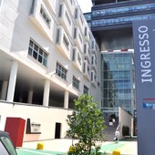 L'ingresso dell'ospedale "Michele e Pietro Ferrero" di Verduno