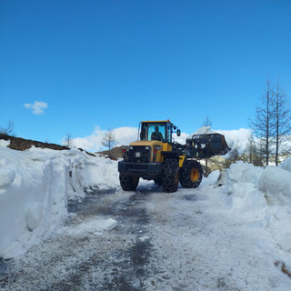 Strada provinciale 255 del Colle della Lombarda, iniziate le operazioni di sgombero Strada provinciale 255 del Colle della Lombarda, iniziate le operazioni di sgombero