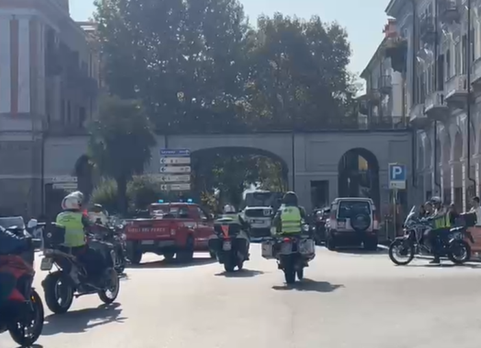 Moto Incontro dei Vigili del Fuoco di Cuneo, i centauri fanno tappa in piazza Galimberti [VIDEO]
