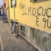 "Il mio cuore è tuo": un messaggio d'amore sul muro di una casa a Savigliano. Denunciata ventenne "Il mio cuore è tuo": un messaggio d'amore sul muro di una casa a Savigliano. Denunciata ventenne
