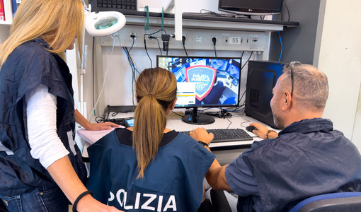 Producevano e si scambiavano online immagini pedopornografiche: tre persone in manette