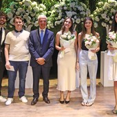 Carlo Vassallo, segretario generale della Fondazione Ferrero, al podio e con gli studenti assegnatari della borsa di studio - (C) Silvia muratore