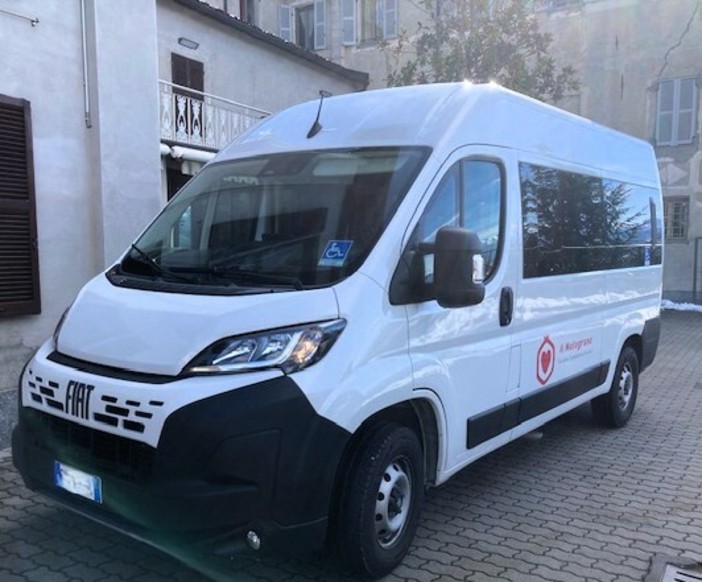 Un nuovo pulmino per gli ospiti del Centro Diurno e Residenziale “La Vignola” di Mondovì Un nuovo pulmino per gli ospiti del Centro Diurno e Residenziale “La Vignola” di Mondovì