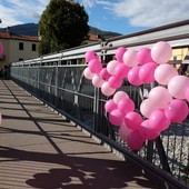 La passerella di Garessio si tinge di rosa per la prevenzione del tumore al seno La passerella di Garessio si tinge di rosa per la prevenzione del tumore al seno