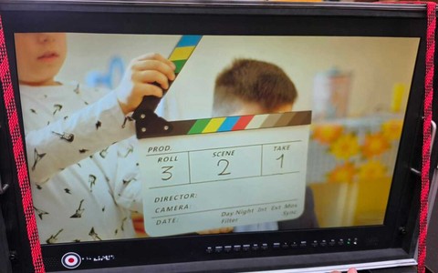 Ad Alba il cinema si fa in classe: i bambini delle scuole Rodari e Montessori diventano troupe cinematografica per due cortometraggi originali