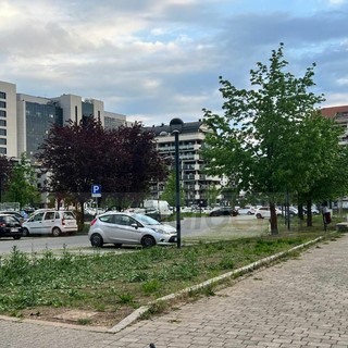 Cuneo, la zona dell'Agorà nel mirino dei ladri: forzati almeno sei garage nella notte