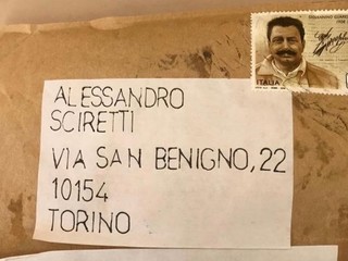 Il pacco recapitato al capogruppo della Lega della Circoscrizione 6 di Torino, Alessandro Sciretti