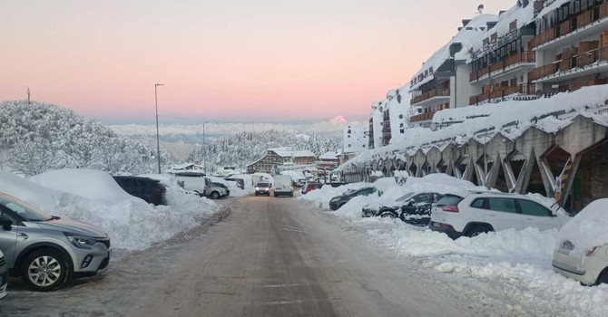 Traffico verso Prato Nevoso in tilt: anche domenica strada aperta ma con limitazioni