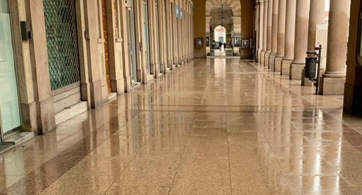 Cuneo, da lunedì 13 aprile riprende il lavaggio della pavimentazione sotto i portici
