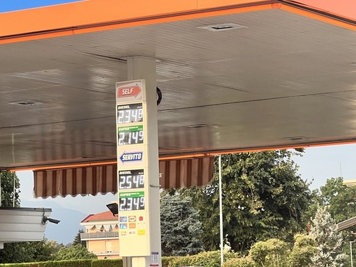 Caro carburanti, Confartigianato Cuneo lancia l’allarme: "Le imprese artigiane e i consumatori non ce la fanno più" Caro carburanti, Confartigianato Cuneo lancia l’allarme: "Le imprese artigiane e i consumatori non ce la fanno più"