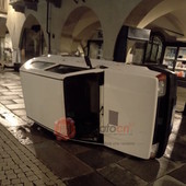 Notte di bravate e danneggiamenti per quattro consulenti inglesi in trasferta a Cuneo Notte di bravate e danneggiamenti per quattro consulenti inglesi in trasferta a Cuneo