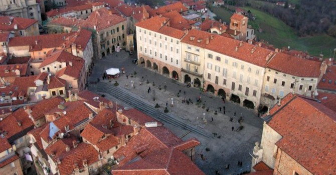 Mondovì Piazza 'blindata' per i funerali di Stato di Raffaele Costa Mondovì Piazza 'blindata' per i funerali di Stato di Raffaele Costa