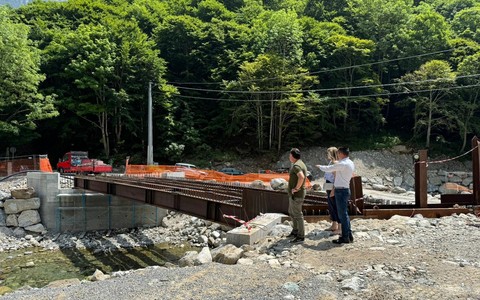 Nuovo ponte a Terme di Valdieri, posate le travi portanti: sarà pronto e collaudato per fine anno