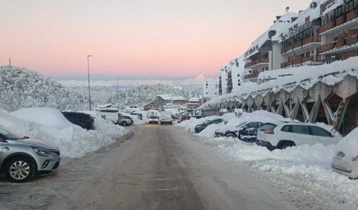 Traffico verso Prato Nevoso in tilt: anche domenica strada aperta ma con limitazioni