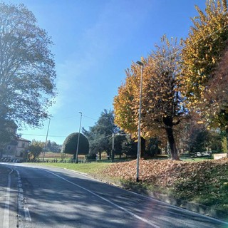 Si sente male e muore sulla panchina vicino alla chiesa di San Bernardino a Saluzzo