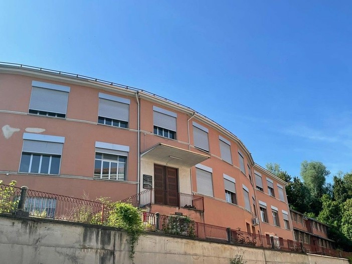 Mondovì il "Michelotti", padiglione dell'ex ospedale, passerà alla Provincia e ospiterà i licei Mondovì il "Michelotti", padiglione dell'ex ospedale, passerà alla Provincia e ospiterà i licei