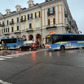 Scuole aperte, autobus con le porte chiuse: "Troppo pieni, studenti lasciati a terra" Scuole aperte, autobus con le porte chiuse: "Troppo pieni, studenti lasciati a terra"