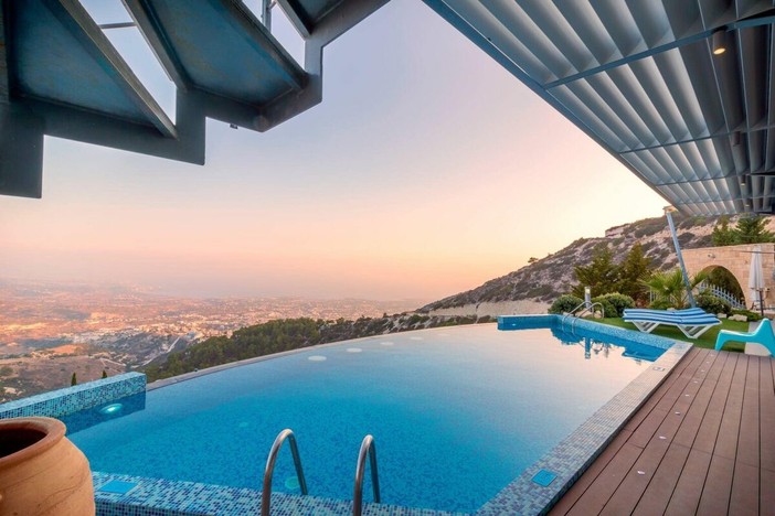 Guida alla Costruzione Piscine: Perché la Progettazione Accurata Garantisce Sicurezza e Durata Guida alla Costruzione Piscine: Perché la Progettazione Accurata Garantisce Sicurezza e Durata