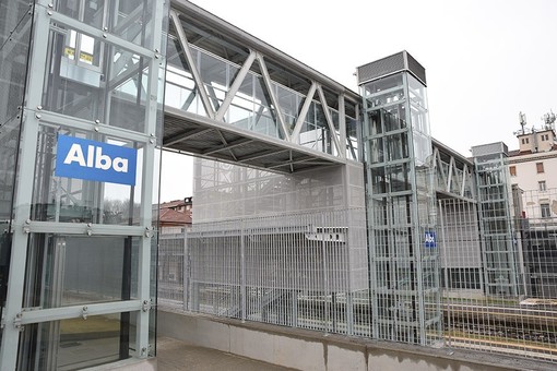 Stazione di Alba, sei giovani rimangono bloccati nell'ascensore della passerella. Liberati dopo una ventina di minuti