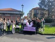 Inaugurazione della panchina lilla in piazza Dante a Saluzzo