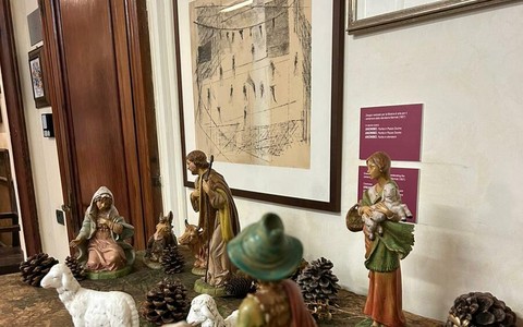 Il presepe allestito in Municipio ad Alba