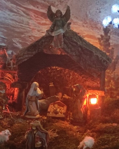 La capanna del presepe rubata nella chiesa di Gesù Lavoratore a Borgo San Dalmazzo