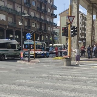 Cade dalla bici, batte la testa e muore: è successo stamattina a Cuneo, in corso Nizza
