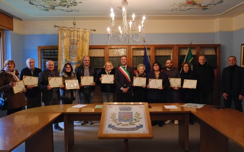 Ottanta anni dalla liberazione: premiazione dei sindaci a Cossano Belbo