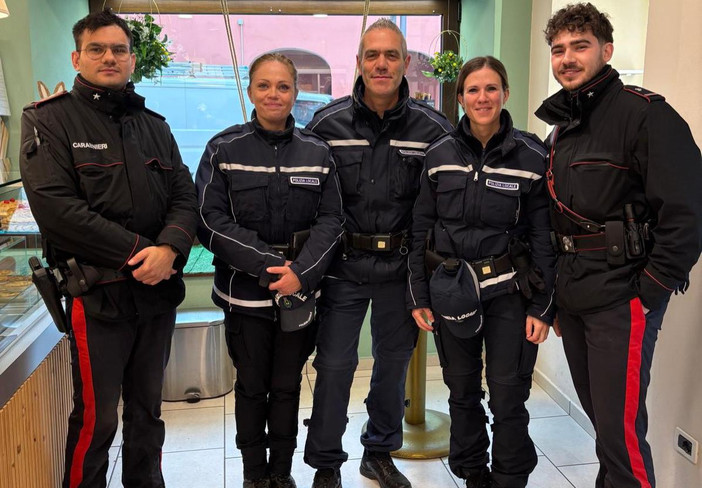 Tre venditori di fiori insospettiscono i residenti: scattano i controlli e le sanzioni a Robilante Tre venditori di fiori insospettiscono i residenti: scattano i controlli e le sanzioni a Robilante