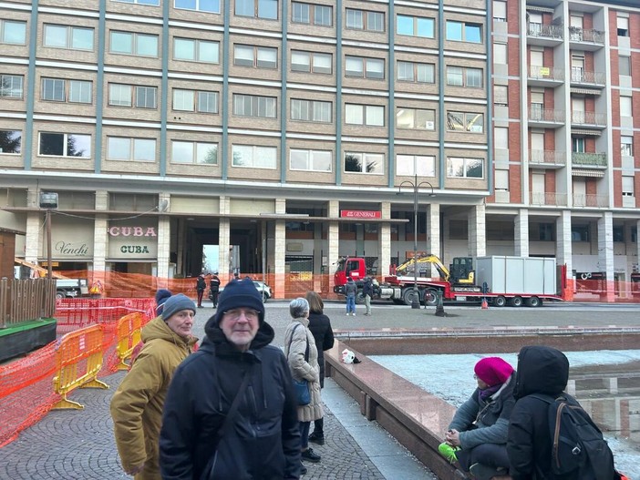 Piazza Europa, scontro in Consiglio sulla penale da 181 mila euro. Boselli incalza Pellegrino: “Voglio vedere l’autorizzazione” Piazza Europa, scontro in Consiglio sulla penale da 181 mila euro. Boselli incalza Pellegrino: “Voglio vedere l’autorizzazione”