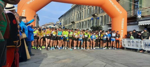 La partenza della Mezza Maratona 2025 a Saluzzo