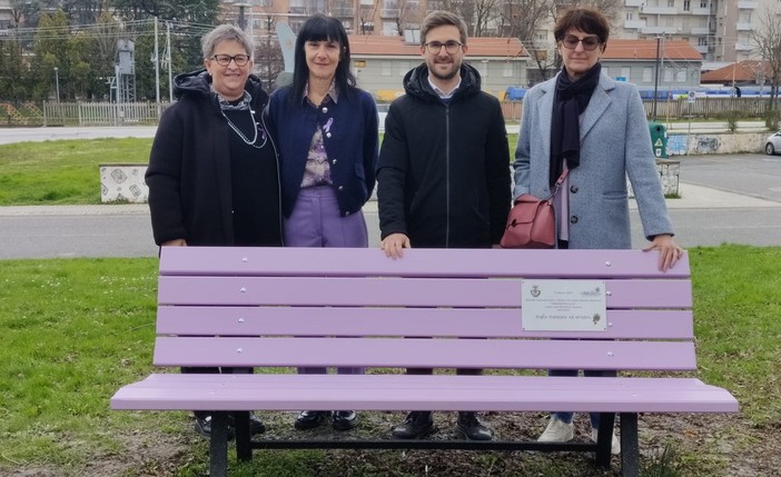 Nel marzo 2025 l'inaugurazione della Panchina Lilla ad Alba Nel marzo 2025 l'inaugurazione della Panchina Lilla ad Alba