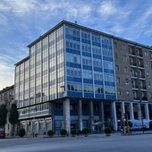 In vendita l'ex palazzo Ubi di piazza Europa: il prezzo di acquisto parte da 4,7 milioni