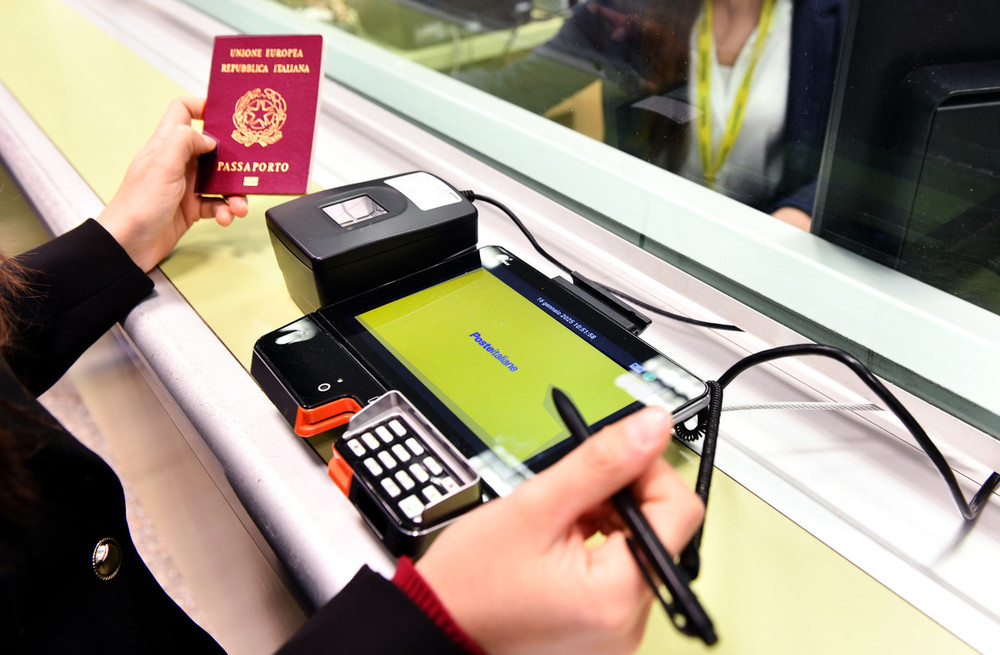 Cuneo, in provincia oltre 2mila e 700 i passaporti richiesti alle Poste Cuneo, in provincia oltre 2mila e 700 i passaporti richiesti alle Poste