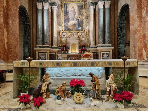 In foto il presepe allestito nel Santuario nuovo della Madonna dei Fiori, a Bra