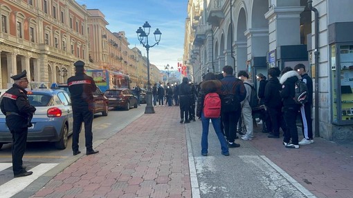 Cuneo, nessuna spranga né passamontagna tra i ragazzi che ieri hanno manifestato in città Cuneo, nessuna spranga né passamontagna tra i ragazzi che ieri hanno manifestato in città