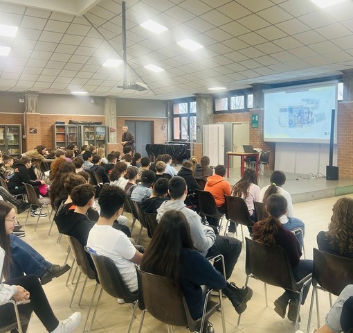 Banca Territori del Monviso dona 50 computer alle scuole