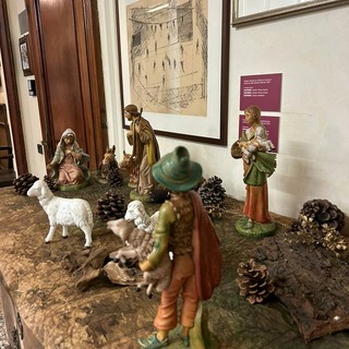 Il presepe allestito in Municipio ad Alba