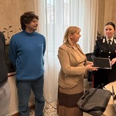 Saluzzo, caserma dei Carabinieri: la riconsegna dei Pc rubati alla dirigente del Soleri - Bertoni Alessandra Tugnoli