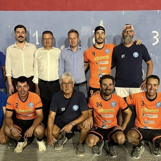 La squadra dell'Alta Langa con tecnici, dirigenti e tifosi