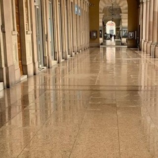 Cuneo, da lunedì 13 aprile riprende il lavaggio della pavimentazione sotto i portici