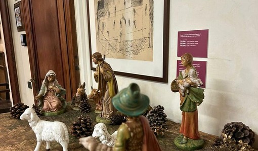 Il presepe allestito in Municipio ad Alba