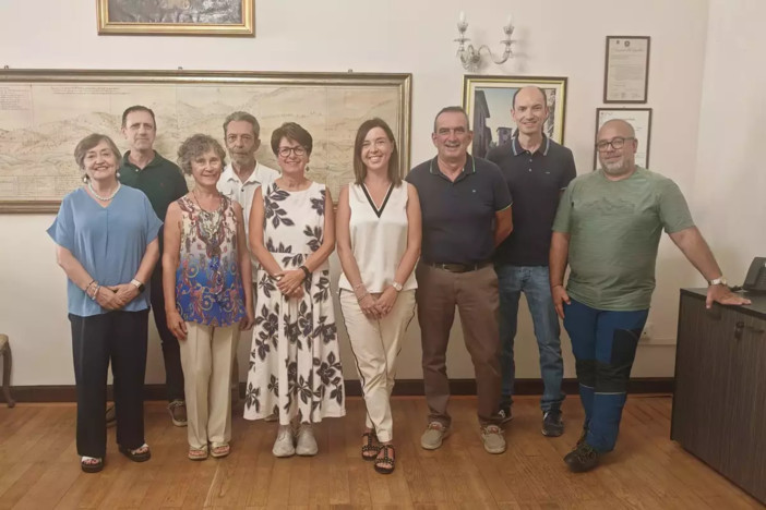 A Borgo San Dalmazzo il primo giorno di scuola, il benvenuto di sindaca e dirigente ai bimbi della prima Primaria
