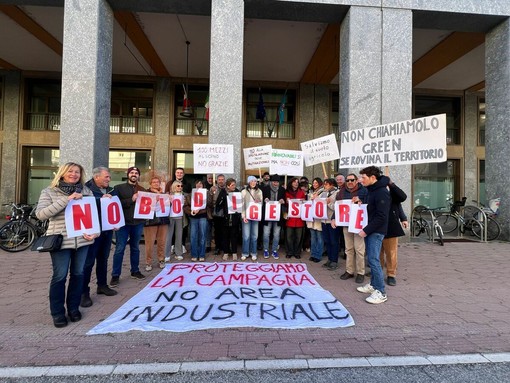 "No al biodigestore di Ruata Eandi": il Comitato in presidio davanti alla Provincia [VIDEO]